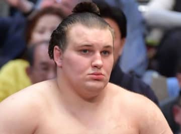 新大関の安青錦が連覇！V決定戦で熱海富士を破る