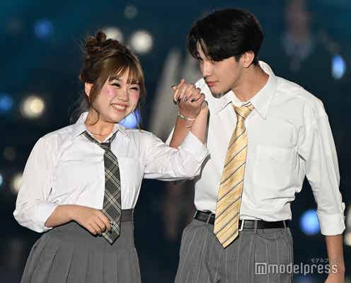 「今日好き」“ゆのっくすカップル”ケイト・アレックス&中島結音、密着&手の甲にキス “お揃いポーズ”も披露【関西コレクション 2024 S/S】