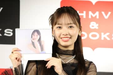 元日向坂46濱岸ひよりが初カレンダー 23歳で後撮りの振袖姿も収めた アイドル時代は「タイミングがなくて」