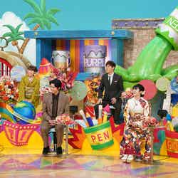 （後列左から）若槻千夏、陣内智則、王林（前列左から）ヒロミ、賀来賢人、浜辺美波（C）日本テレビ
