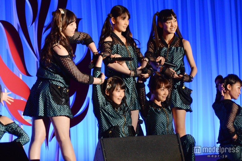 五輪のマークでポーズ