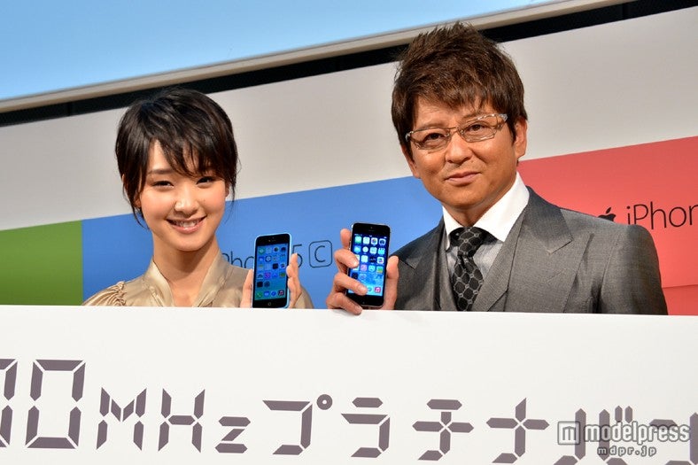 （左より）剛力彩芽、哀川翔