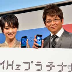 剛力彩芽(左)と哀川翔(右)