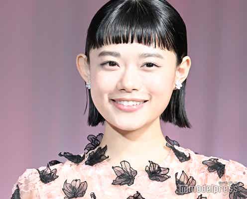 杉咲花、華やかなピンクドレス姿で登場 普段のファッションは?「気づいたら…」<第51回ベストドレッサー賞>