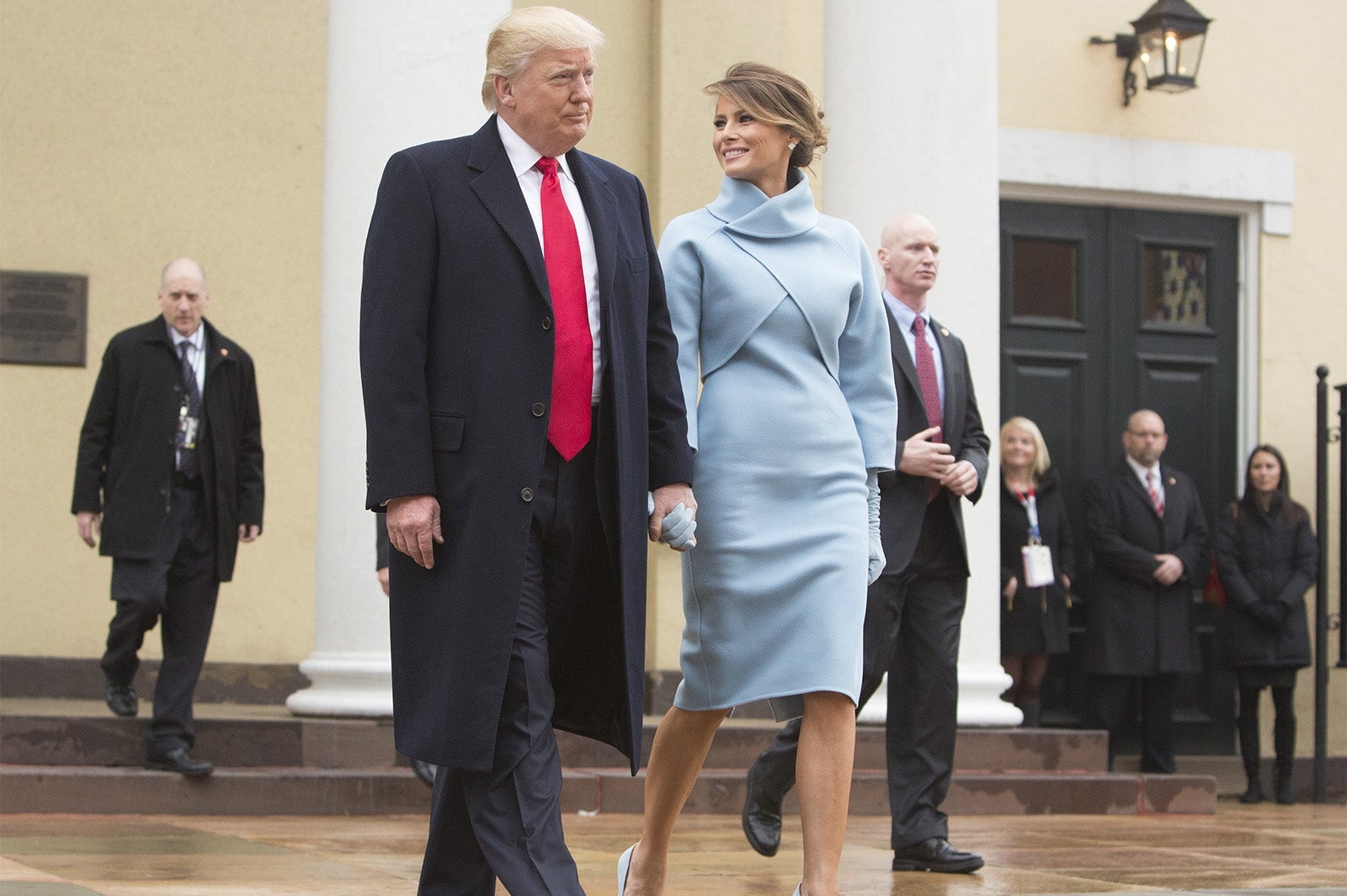 大統領夫人メラニア・トランプ、米大統領就任式で選んだドレスが「素敵」と話題＜ブランドは…＞