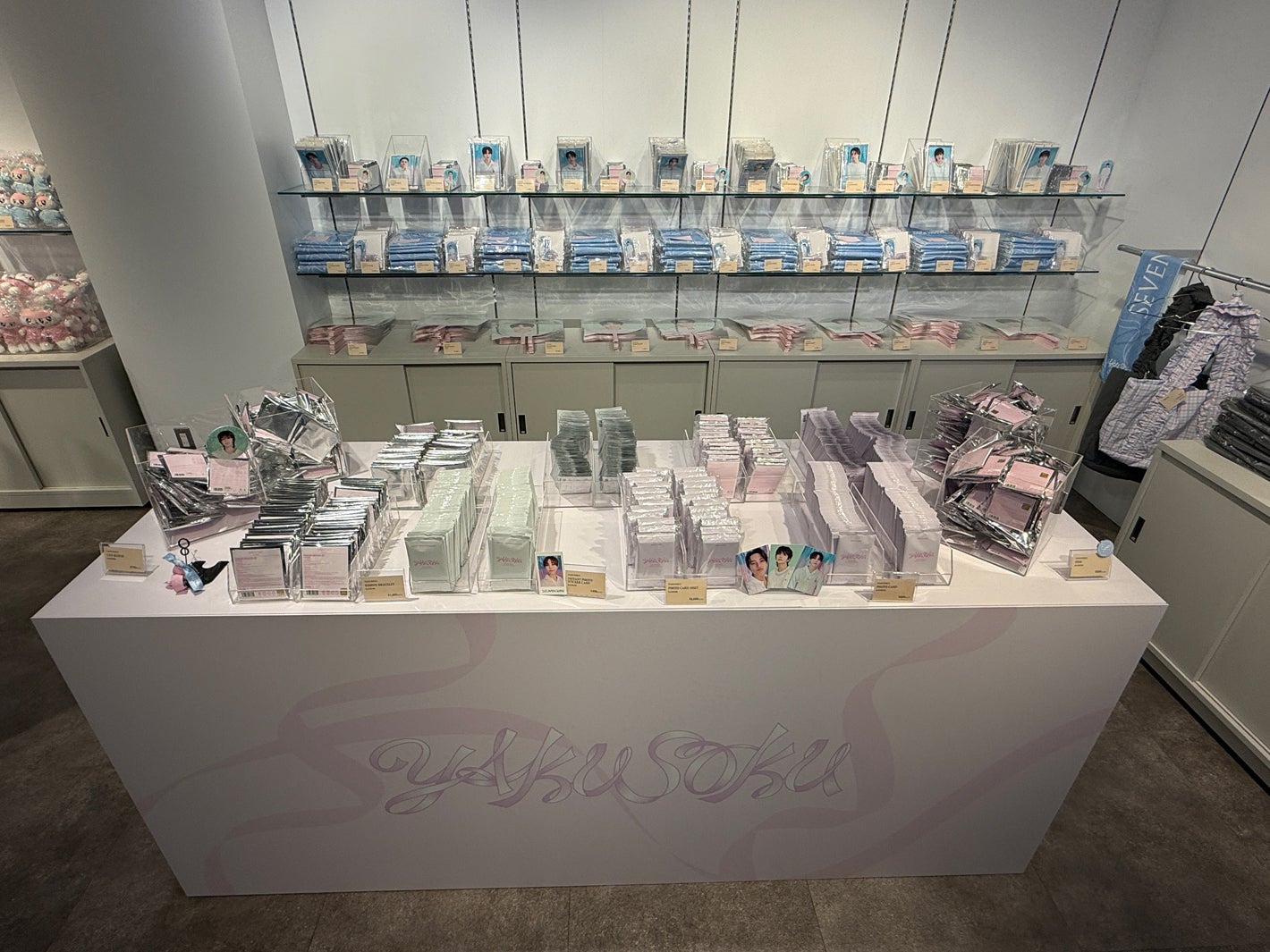 「SEVENTEEN 2026 JAPAN FANMEETING 'YAKUSOKU' POP-UP STORE」（P）＆（C）PLEDIS Entertainment