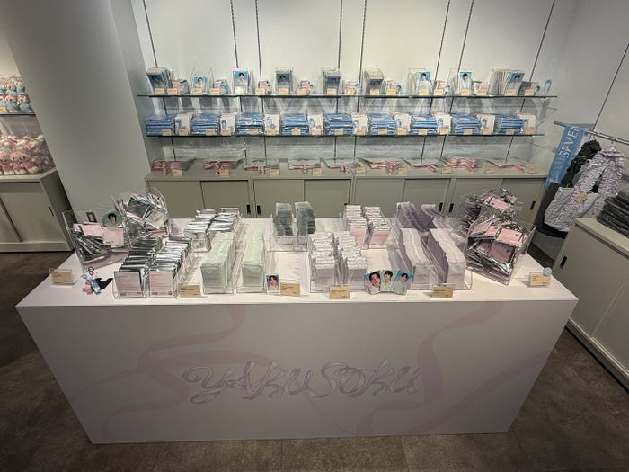 「SEVENTEEN 2026 JAPAN FANMEETING 'YAKUSOKU' POP-UP STORE」(P)&(C)PLEDIS Entertainment