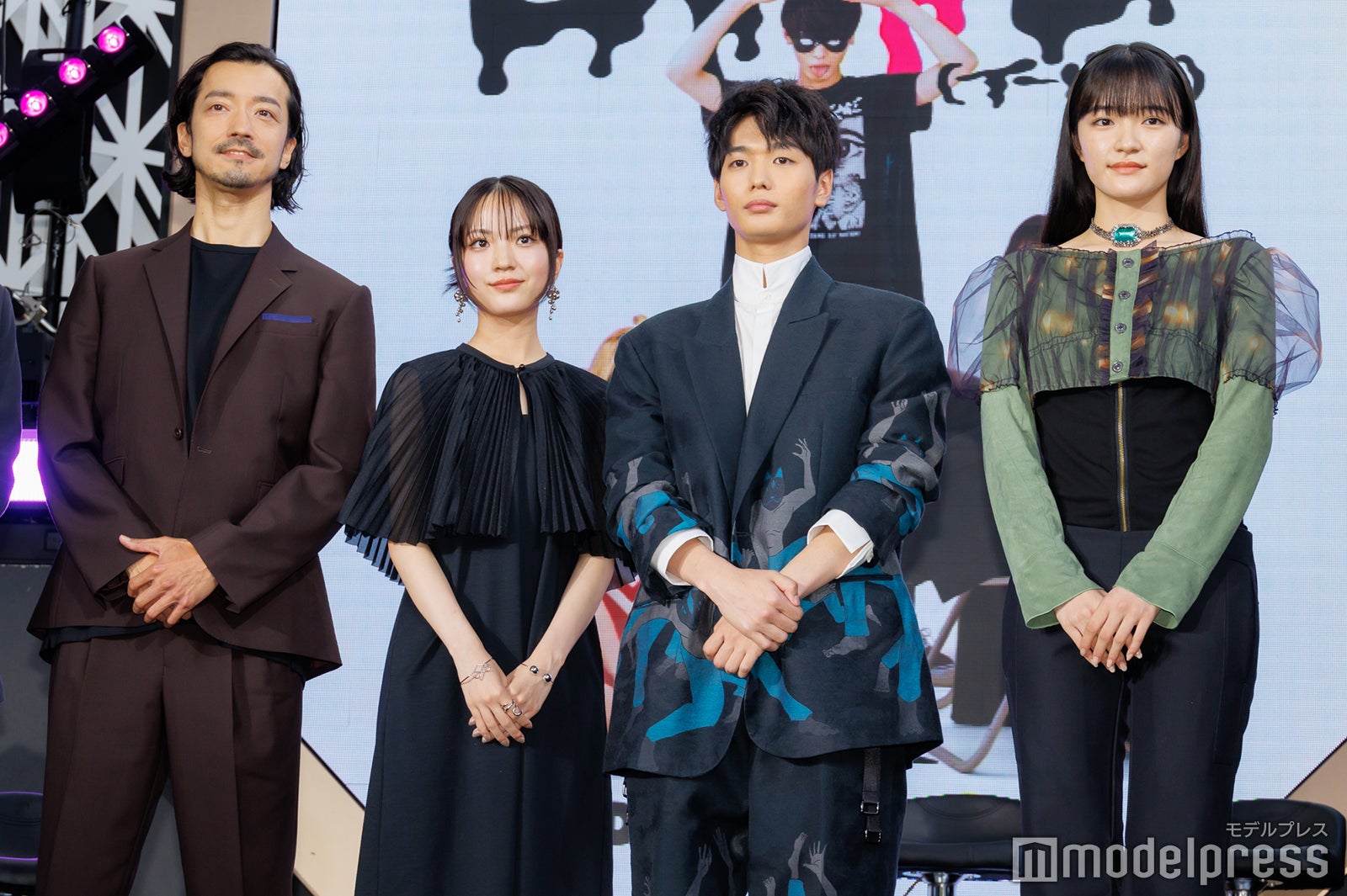 （左から）金子ノブアキ、伊礼姫奈、青木柚、服部樹咲（C）モデルプレス