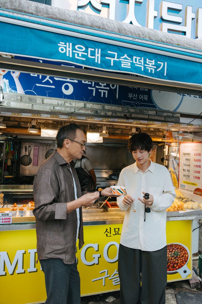 渡辺謙、坂口健太郎(C)2025 映画「盤上の向日葵」製作委員会