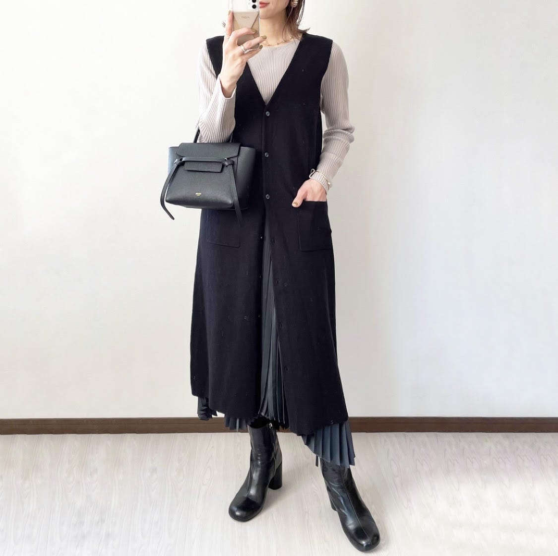 黒ワンピース 黒ジャンスカ