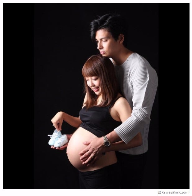 臨月の川崎希＆アレク、マタニティーフォト公開