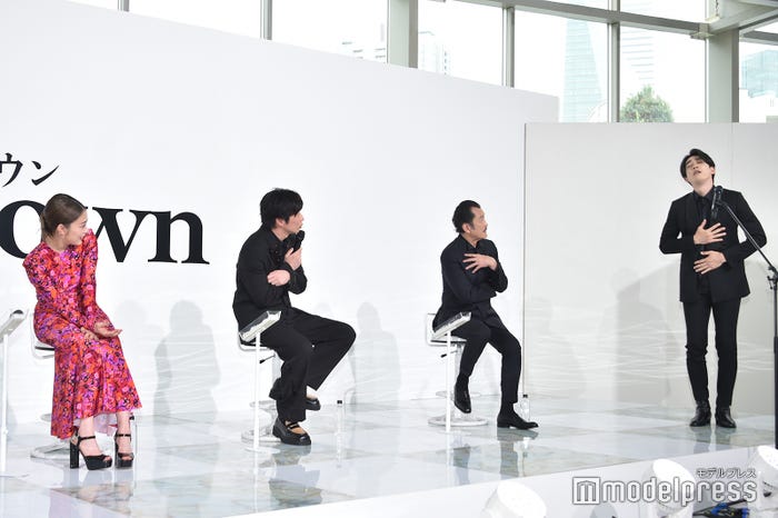 現場で食べてばかりいる高畑充希を再現する町田啓太(C)モデルプレス