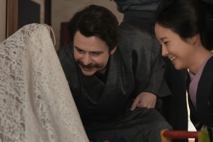 トミー・バストウ、夏目透羽「ばけばけ」第111話(C)NHK