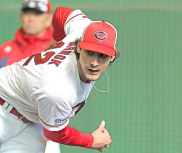 広島・ターノック 初ブルペンに新井監督「いい真っすぐを投げるなと。威圧感もある」 試運転で最速144キロ「悪くない」