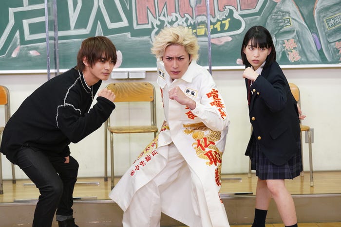 神尾楓珠、間宮祥太朗、森川葵 (C)フジテレビ