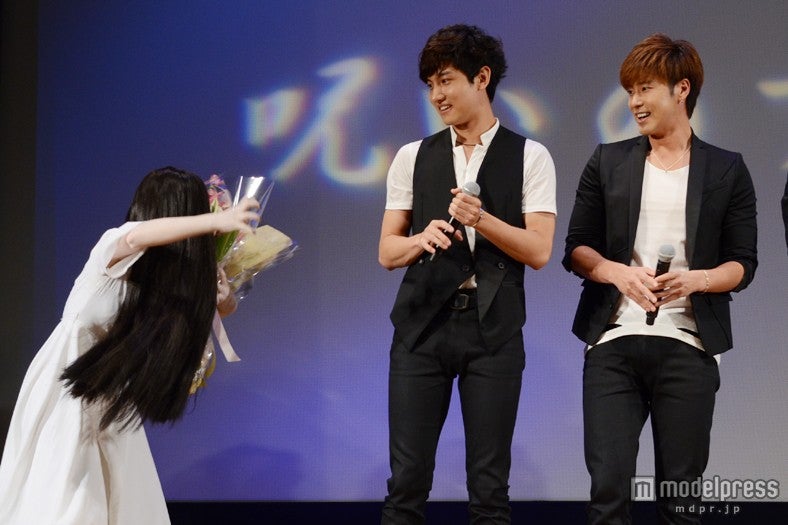 東方神起（左から）チャンミン、ユンホ