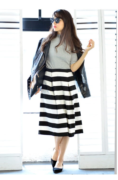 ミモレ丈太ボーダータックフレアスカート「coca」3,990円（税込）／画像提供：coca