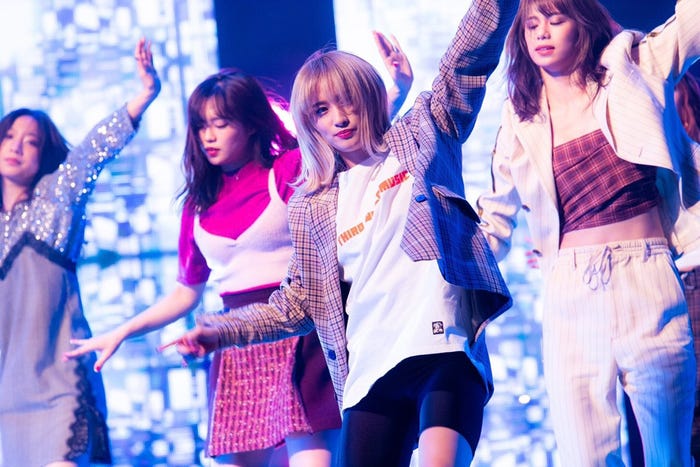 E-girls/「GENE高が乗り込んできた!18人の大かくれんぼ対決SP」より(C)AbemaTV
