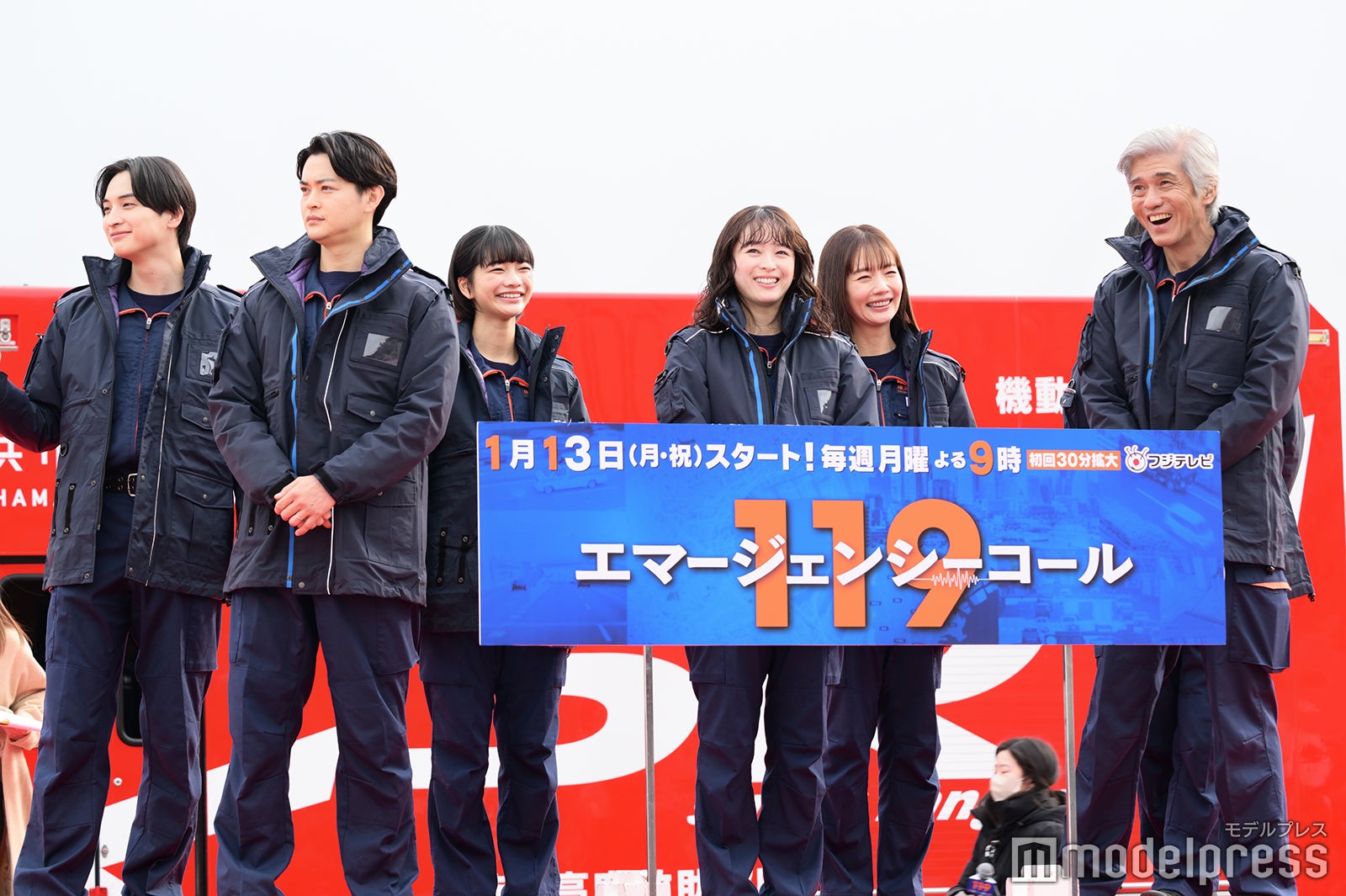 （左から）一ノ瀬颯、瀬戸康史、見上愛、清野菜名、中村ゆり、佐藤浩市、前原滉（C）モデルプレス