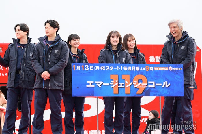 (左から)一ノ瀬颯、瀬戸康史、見上愛、清野菜名、中村ゆり、佐藤浩市、前原滉(C)モデルプレス