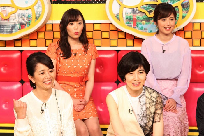 (前列左から)草野満代、小島慶子(後列左から)松本圭世、久慈暁子 (C)フジテレビ
