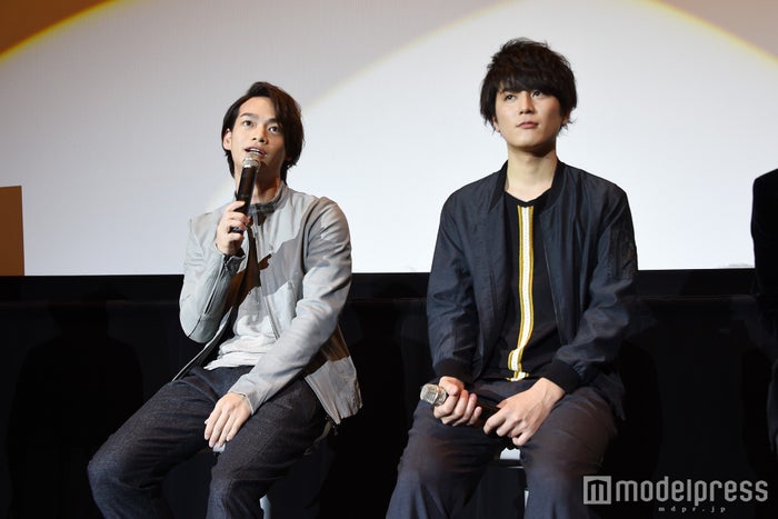 (左から)池田純矢、間宮祥太朗(C)モデルプレス