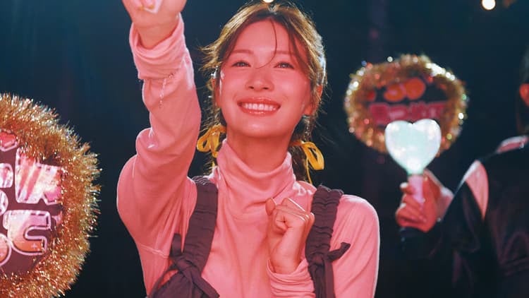 1枚で即ビジュ映え♡ ライブ参戦に大活躍な【フリルミニワンピース】着回し4選