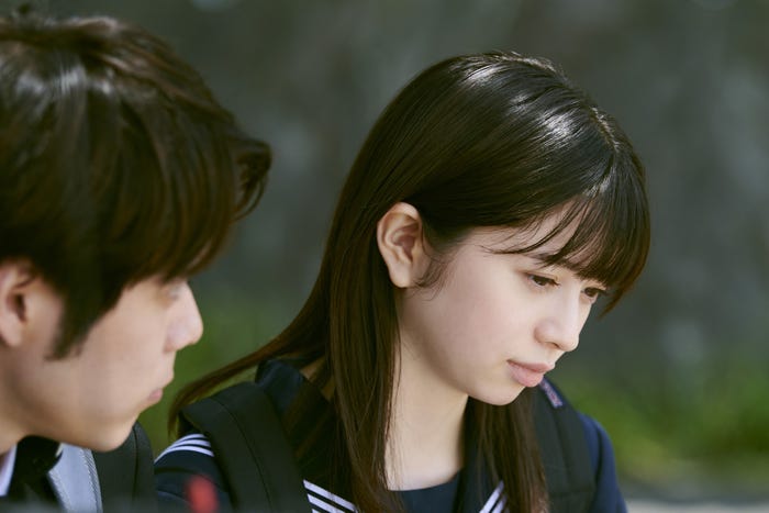 細田佳央太、桜田ひより「あの子の子ども」第3話より(C)カンテレ