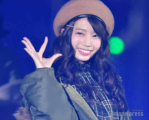 けやき坂46高本彩花、ひらがなポーズでにっこり笑顔 秋コーデ&巻き髪が可愛い<TGC北九州2018>