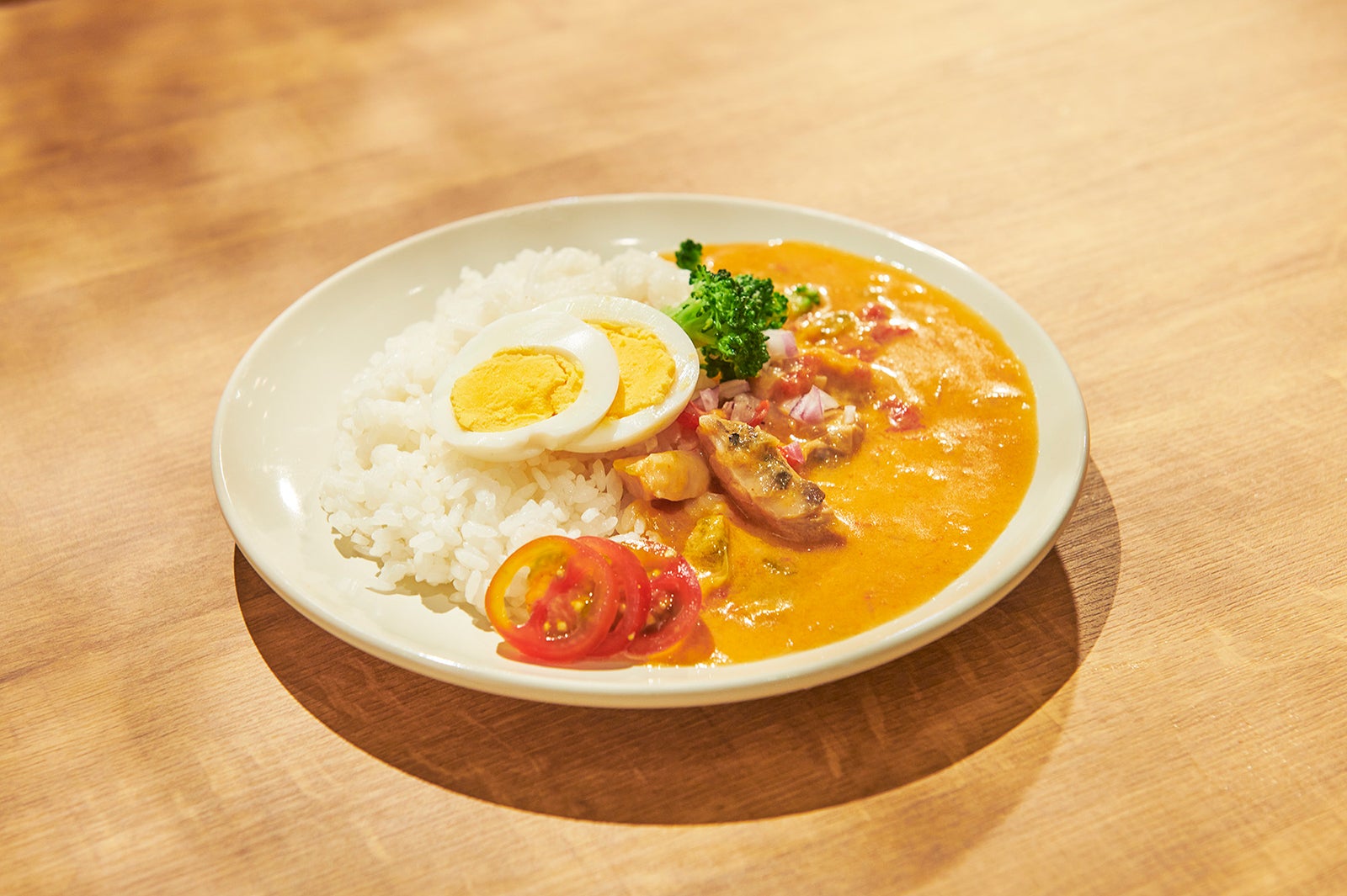 ピラルクココナッツカレーイメージ ／画像提供：アクア・ライブ・インベストメント