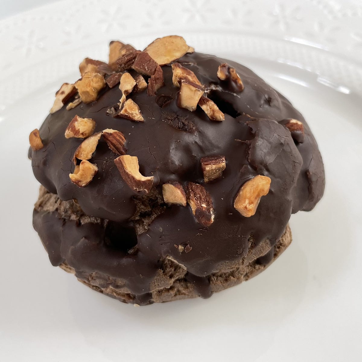 ブラウニーシュー生クリーム入り