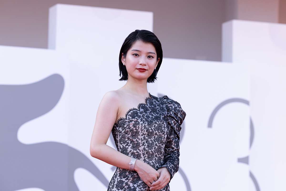 蒔田彩珠、ヴェネチア映画祭レカペに登場 12分超のスタンディングオベーションに「人生で一番感動した」