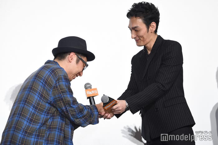 市井昌秀監督、草なぎ剛 (C)モデルプレス