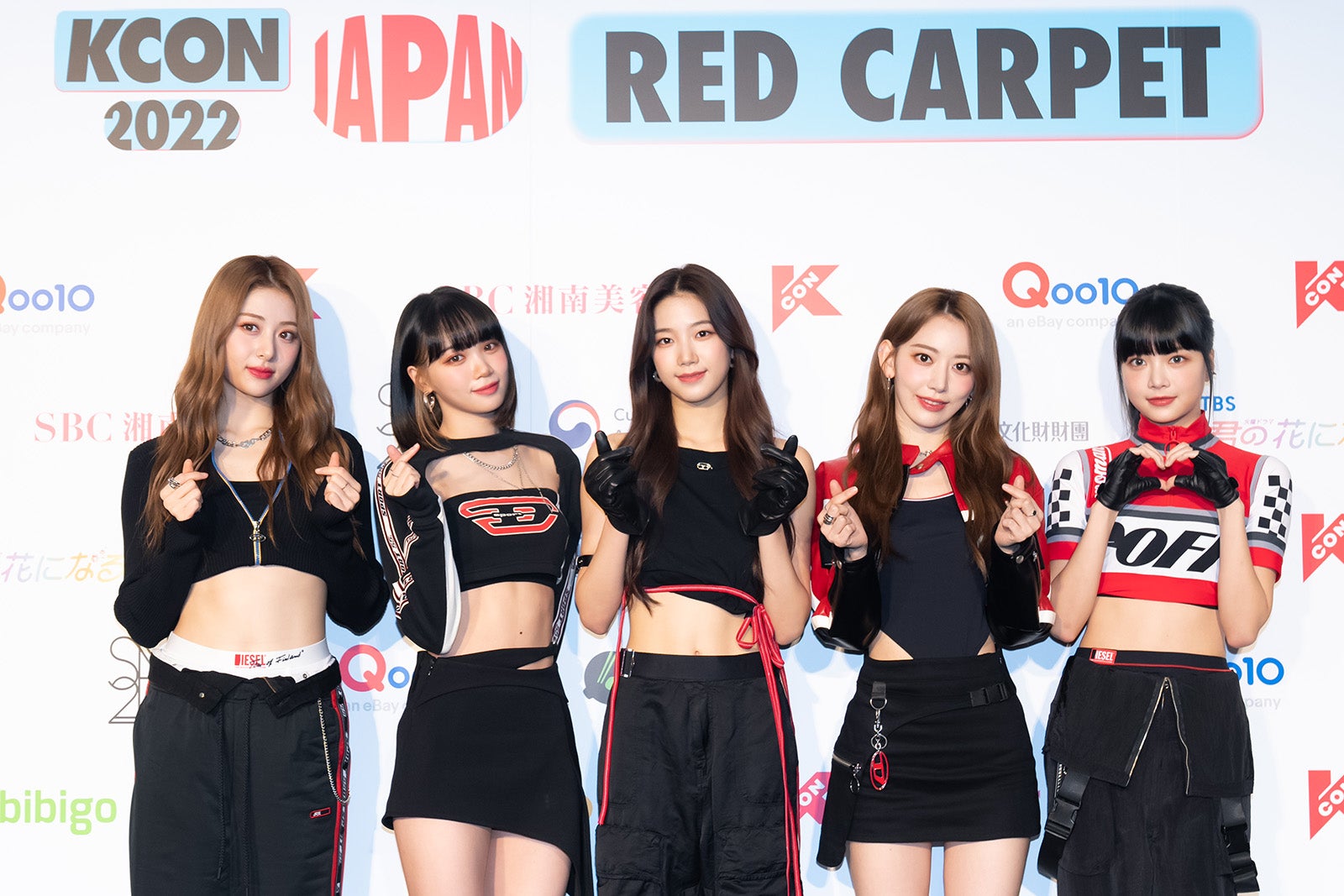 LE SSERAFIM ／ホ・ユンジン、キム・チェウォン、カズハ、サクラ（宮脇咲良）、ホン・ウンチェ（C）CJ ENM Co., Ltd, All Rights Reserved