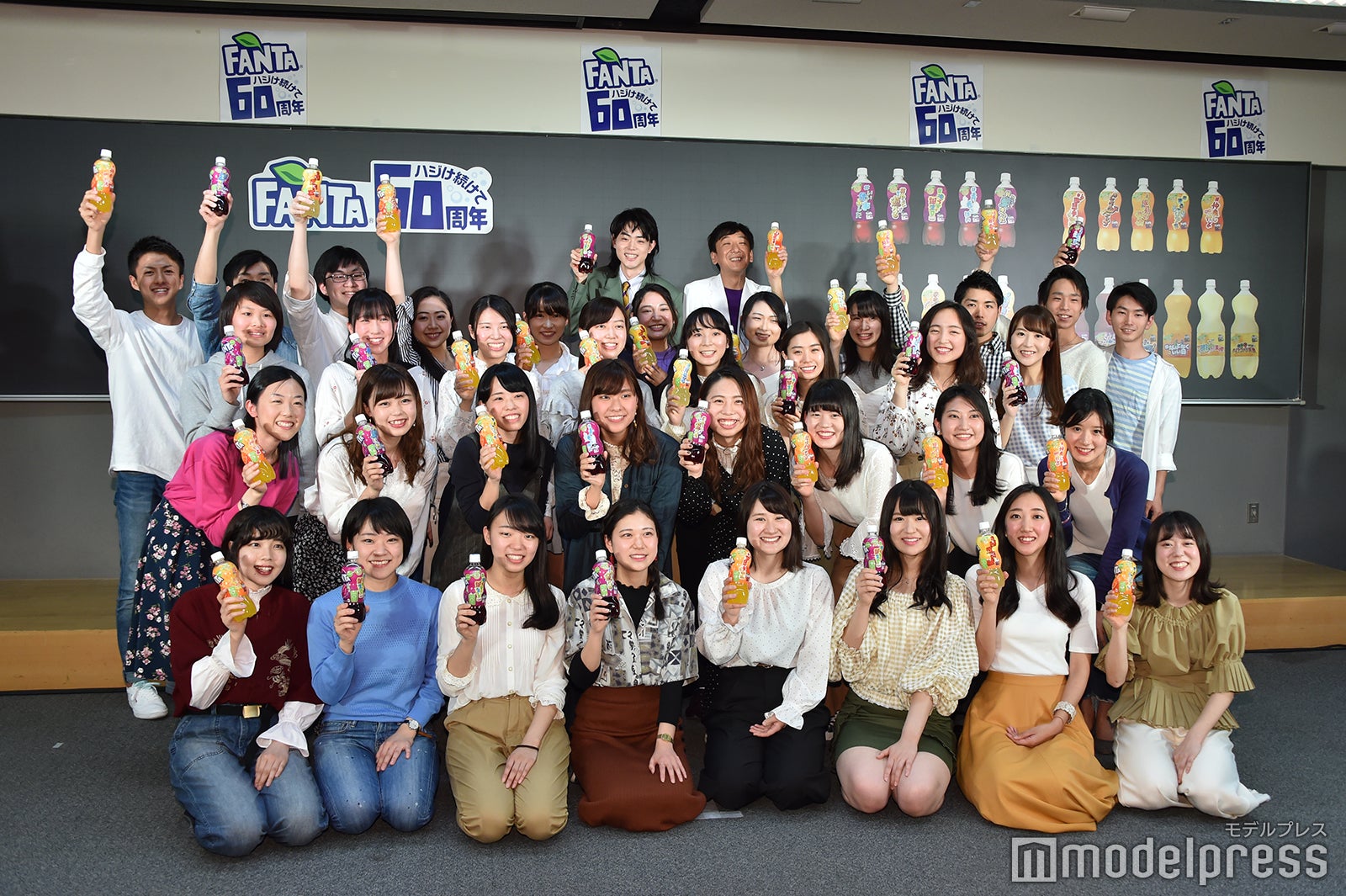 菅田将暉＆飯塚悟志と記念撮影（C）モデルプレス