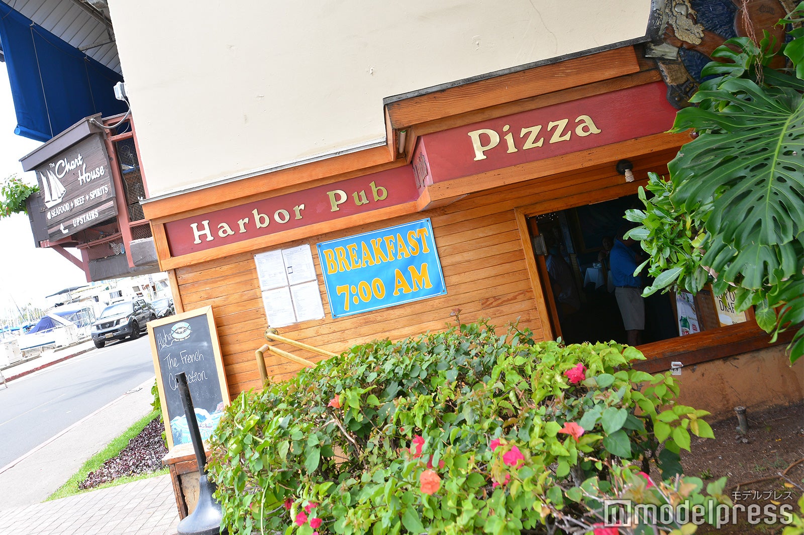 ホテル近くの地元レストランにも行ってみたい！（C）モデルプレス