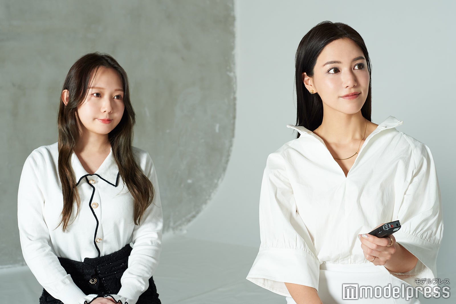 （左から）泉侑里、石井里奈（C）モデルプレス