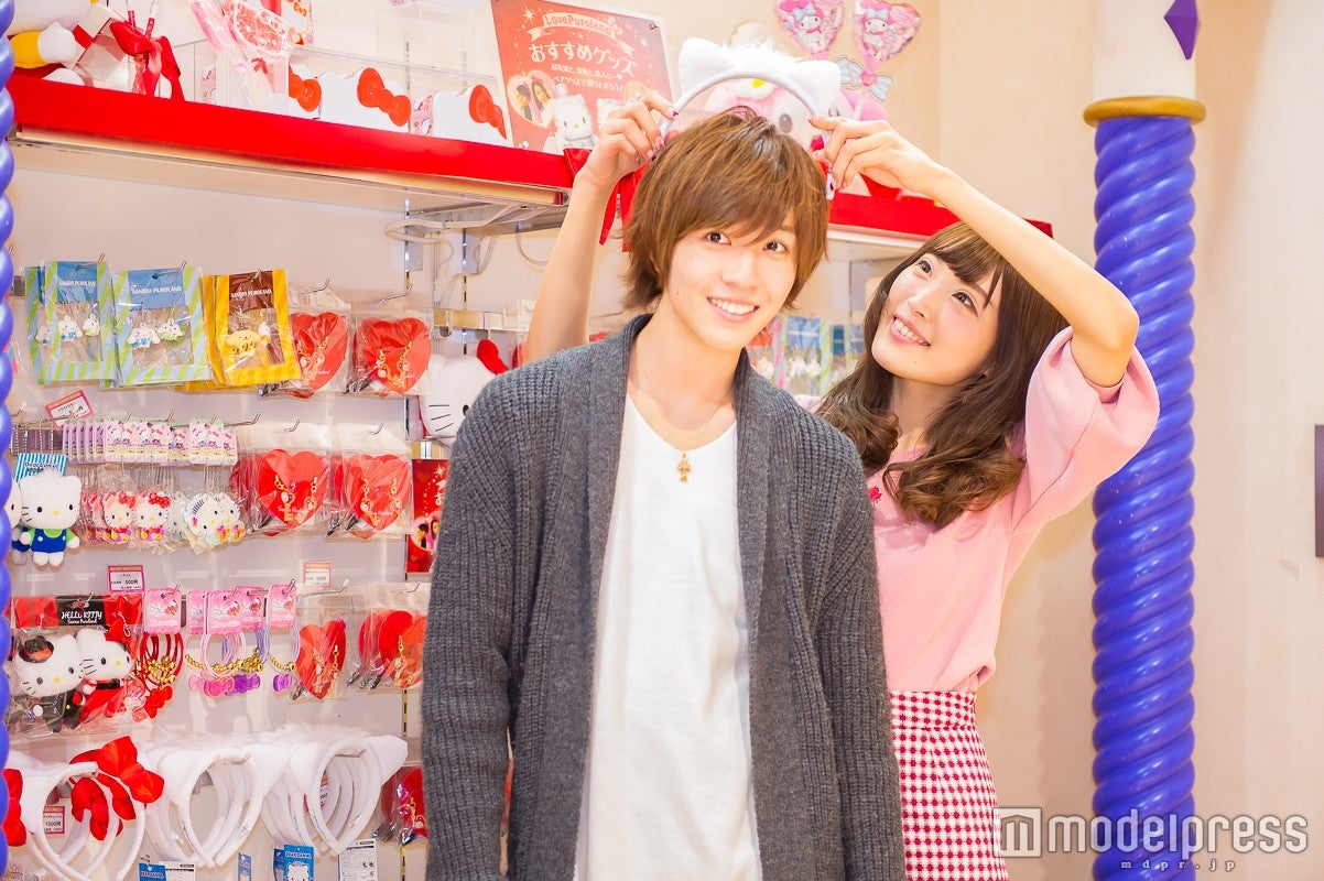 ピューロランド限定カチューシャコーナー／モデル：かえで、笹森裕貴（C）モデルプレス
