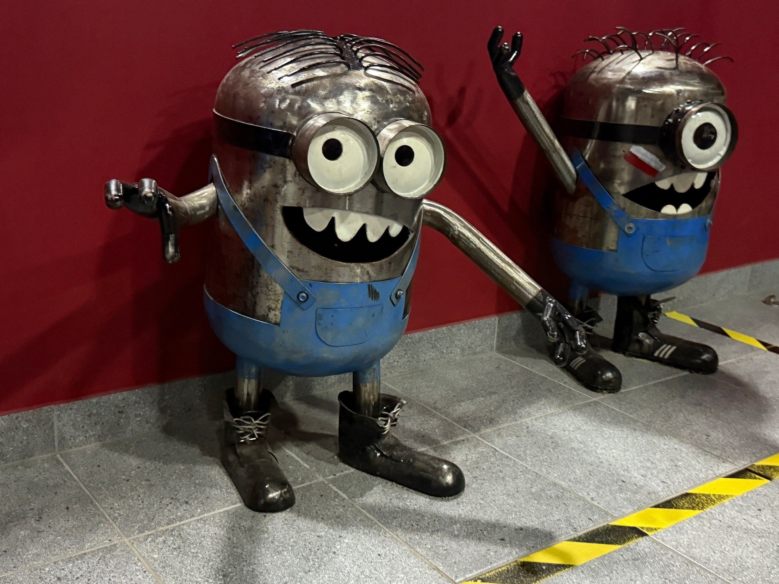 かわいいミニオン風ロボットがお出迎え