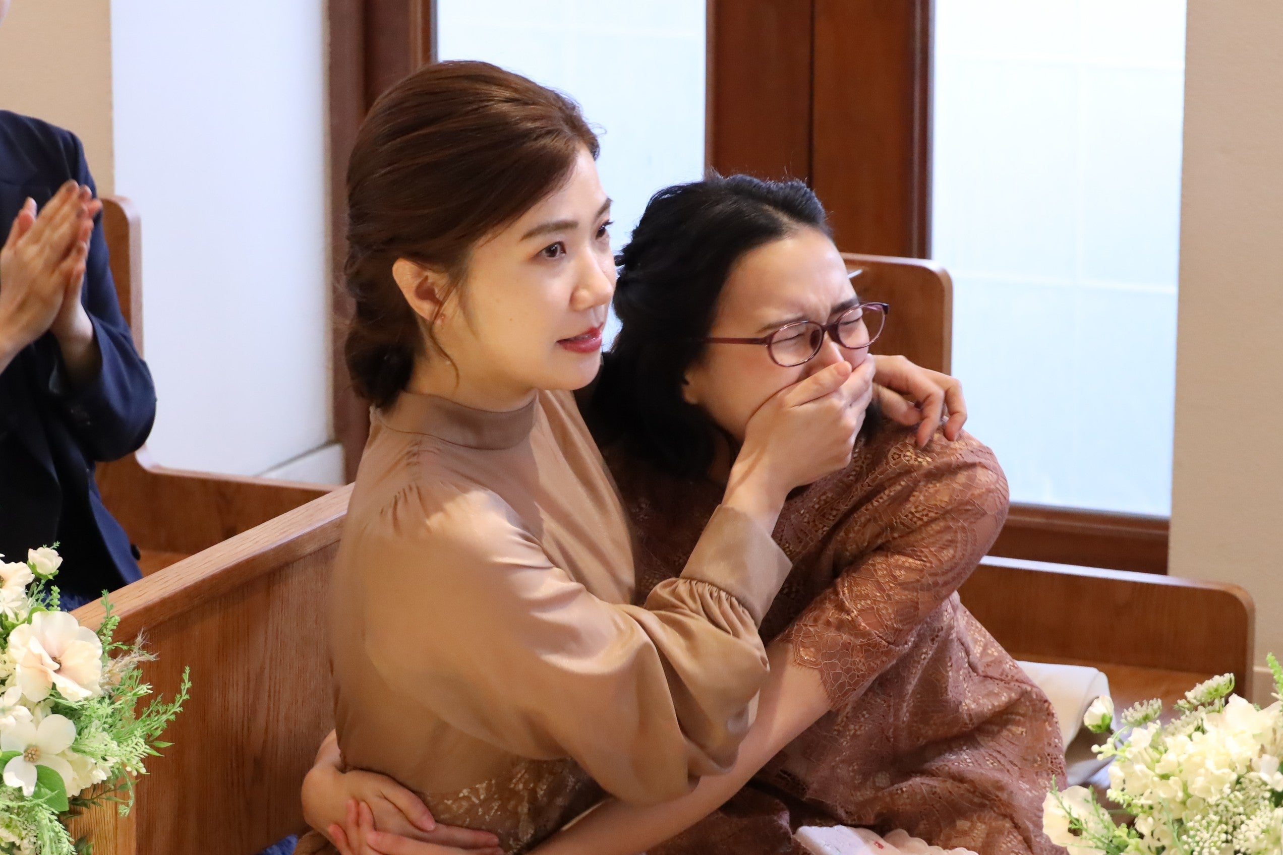 （左から）福田麻貴、白河れい「婚活1000本ノック」第9話より（C）フジテレビ