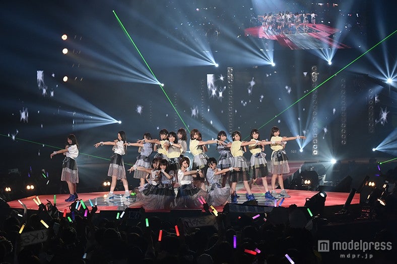 乃木坂46、ノンストップライブで観客熱狂「GirlsAward」“常連”の迫力魅せる＜GirlsAward 2015 S／S＞