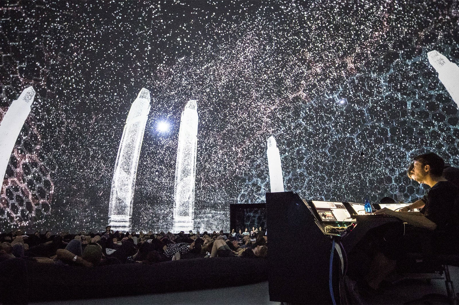 アート＆エレクトロ音楽フェス「ミューテック」開催、小室哲哉参加プログラムを日本初公開