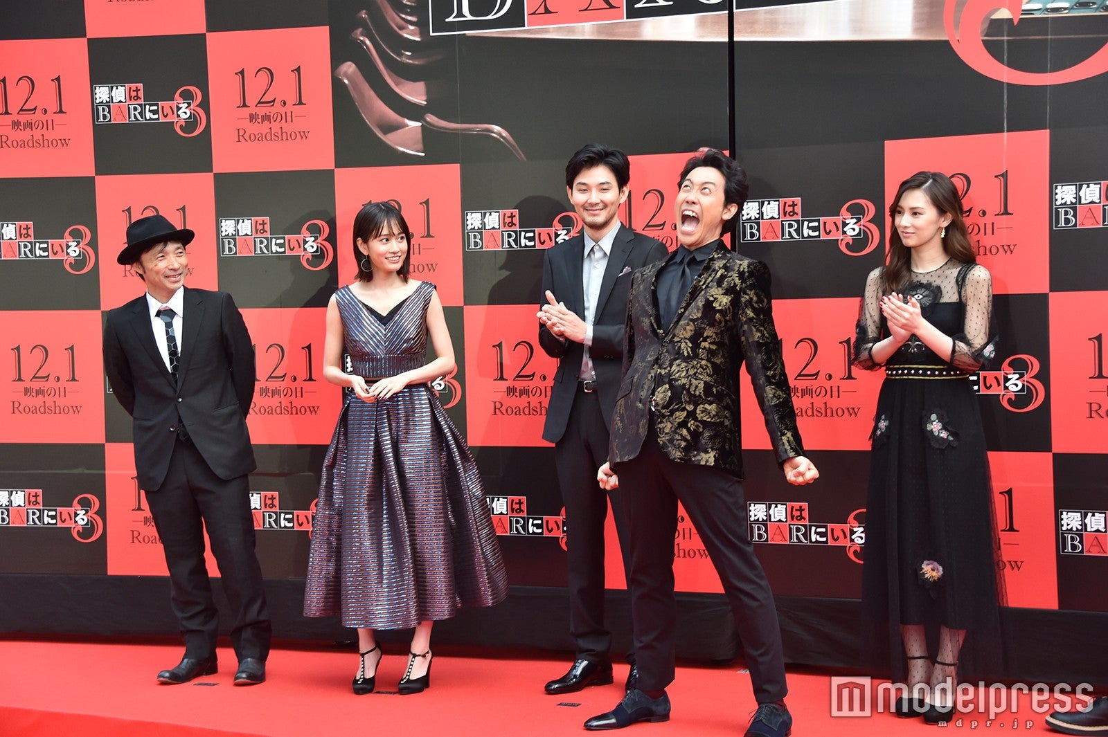 演出前に雄叫びで気合を入れる大泉洋（C）モデルプレス