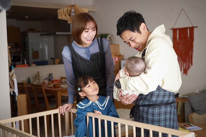 篠田麻里子、磯村アメリ、伊藤淳史「離婚しない男―サレ夫と悪嫁の騙し愛―」最終話より(C)テレビ朝日