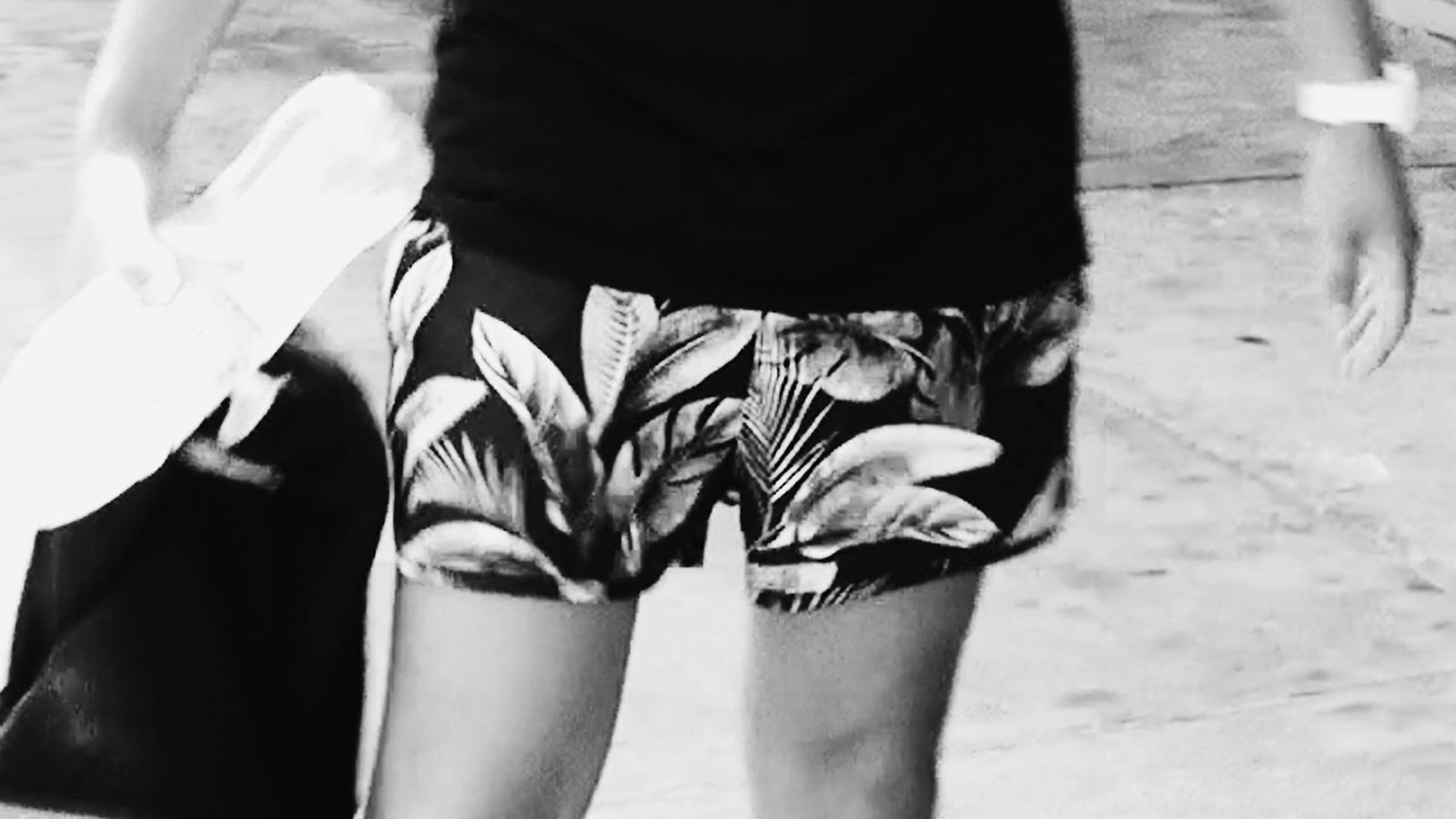 事件を引き起こした社長の短パン／「あいのり：Asian Journey」第18話より（C）フジテレビ