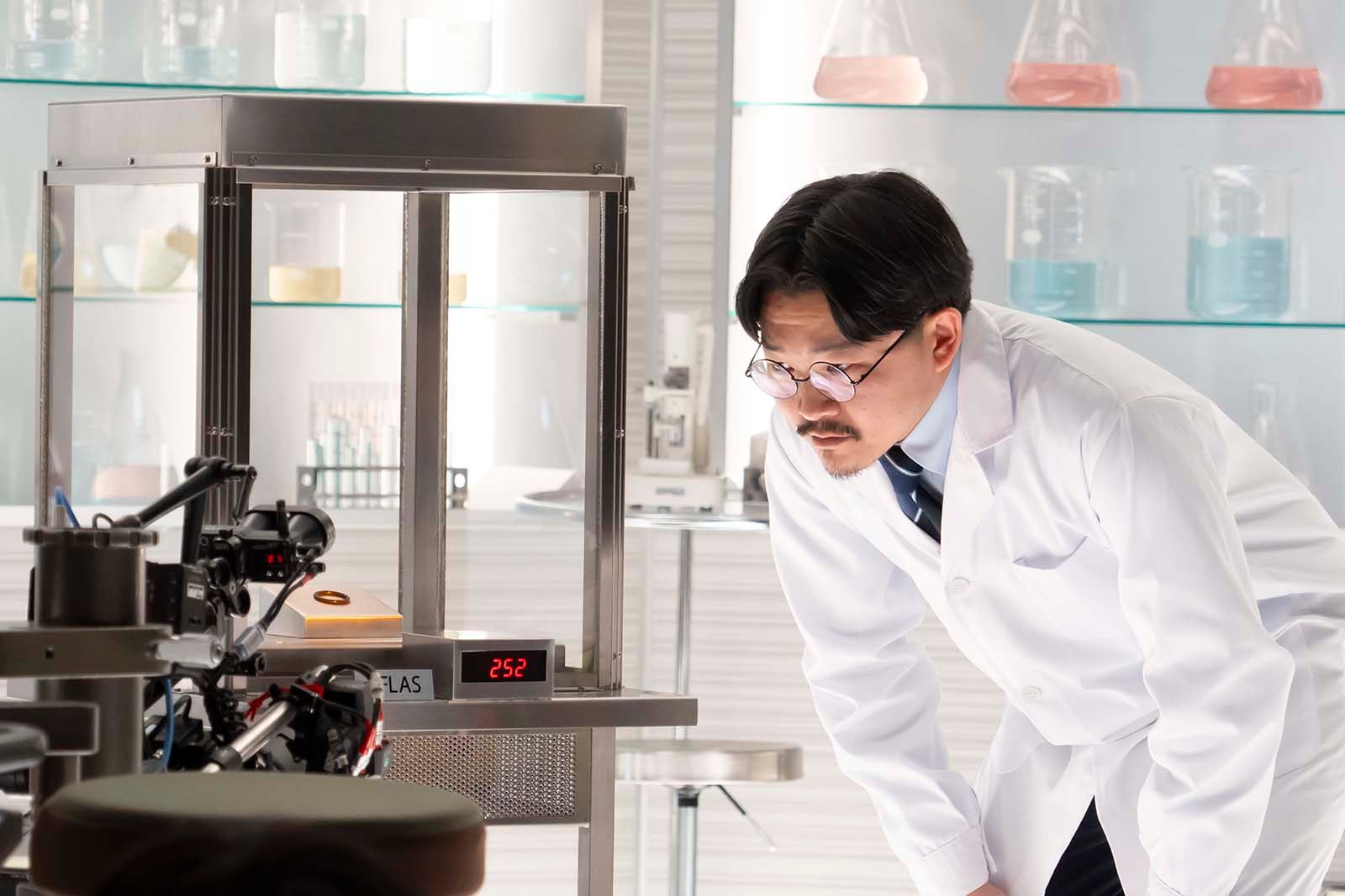 伊藤俊介／「実験するぞ！AGC／宣言篇」「実験するぞ！AGC／AFLAS篇」より（提供写真）