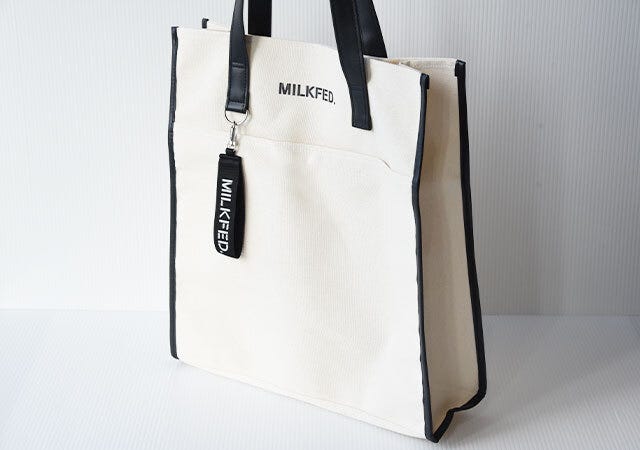 ムック本　ムック　付録　人気　おすすめ　オススメ　宝島社　宝島　レビュー　便利　優秀　当たり　MILKFED.　ミルクフェド　バッグ　トートバッグ　ロゴストラップ　ストラップ　マチ