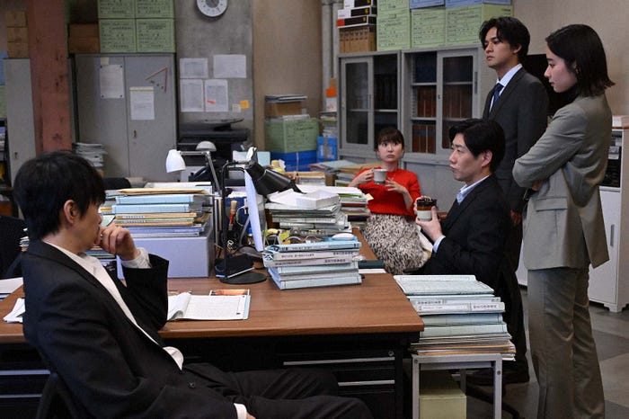 (左から)長谷川博己、大島優子、林泰文、北村匠海、堀田真由「アンチヒーロー」第1話より(C)TBS