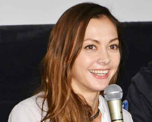 土屋アンナ、「下半身だけ見ると女装したおっさん」豪快な素顔を共演者が暴露