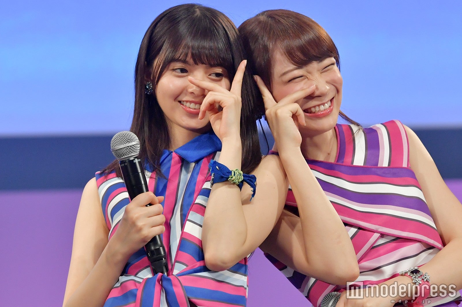 3期生が近畿会場で『制服のマネキン』を披露！その中継を見ながら盛り上がる齋藤飛鳥＆秋元真夏（C）モデルプレス